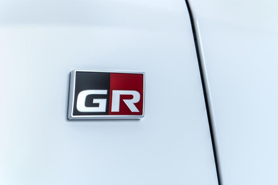 Логотип Toyota GR Yaris 2020 года  (WW) (фото 3 из 13)